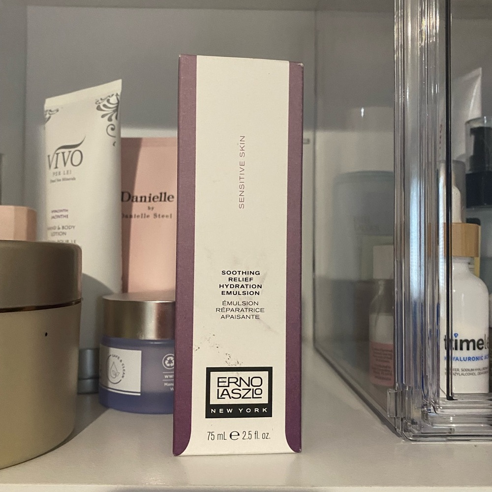 Erno Laszlo Soothing Relief Hydration Emulsion - White and Purple